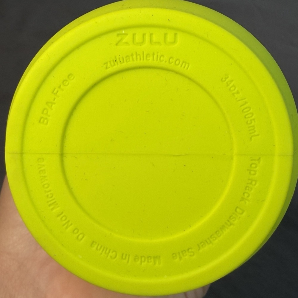 ZULU 34 oz Water Bottle Lime Green Flip Top Lock Lid Silicone Sleeve Plastic - Picture 5 of 5